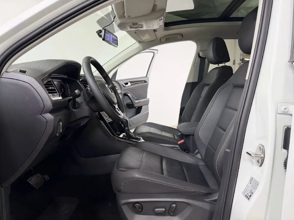 2021 Volkswagen T-Roc 1.4T 150HP L4 7DCT,autocango,china used car exporter,china ev exporter,chinese used car exporter,chinese used ev exporter