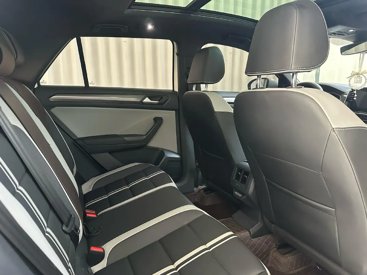 2024 Volkswagen T-Roc 1.5T 160HP L4 7DCT,autocango,china used car exporter,china ev exporter,chinese used car exporter,chinese used ev exporter