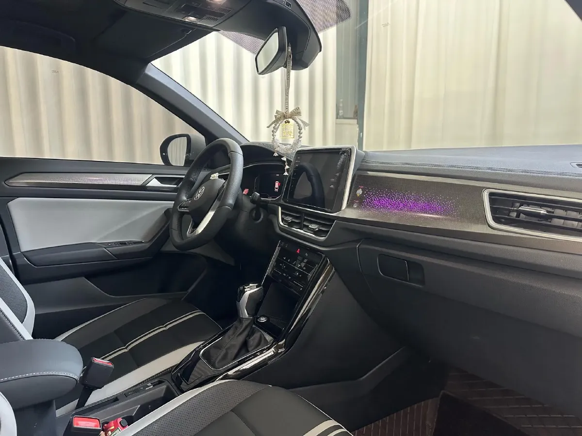 2024 Volkswagen T-Roc 1.5T 160HP L4 7DCT,autocango,china used car exporter,china ev exporter,chinese used car exporter,chinese used ev exporter