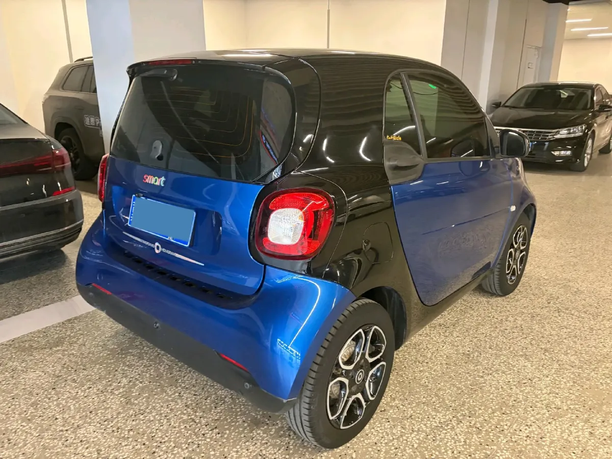 2019 Smart smart fortwo 0.9T 90HP L3 6DCT,autocango,china used car exporter,china ev exporter,chinese used car exporter,chinese used ev exporter