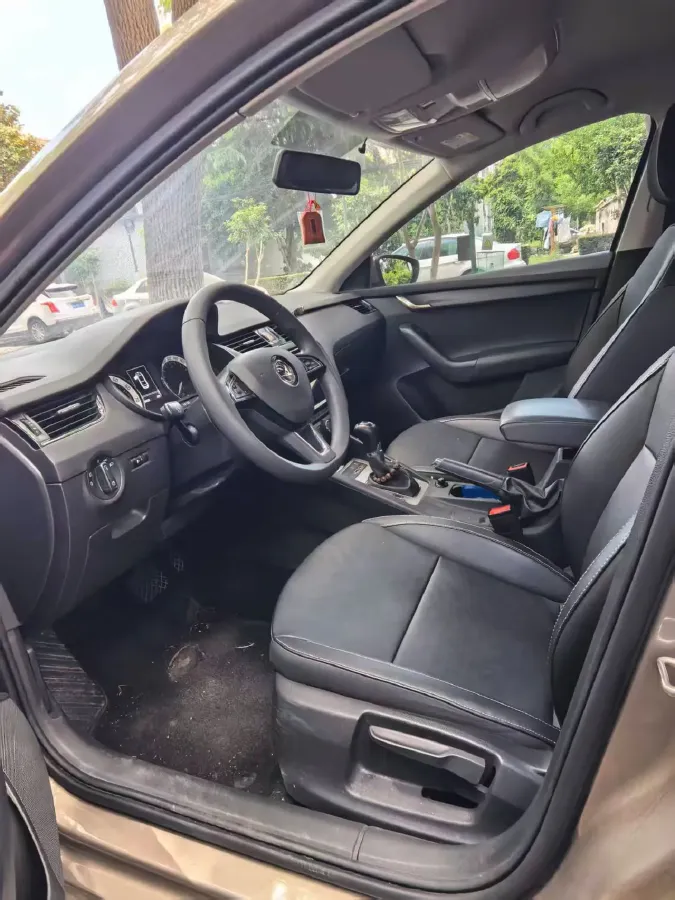 2021 Skoda Octavia 1.5L 113HP L4 6AT,autocango,china used car exporter,china ev exporter,chinese used car exporter,chinese used ev exporter