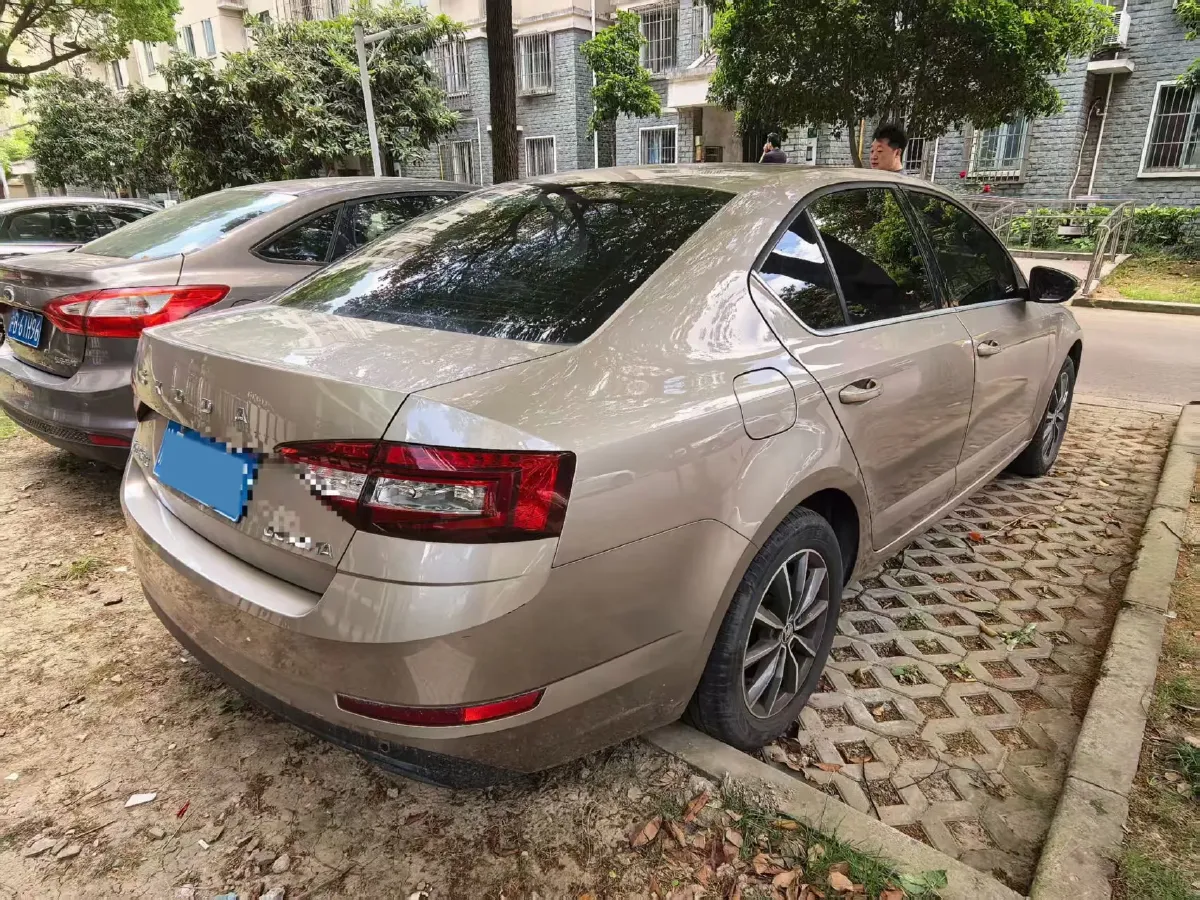 2021 Skoda Octavia 1.5L 113HP L4 6AT,autocango,china used car exporter,china ev exporter,chinese used car exporter,chinese used ev exporter