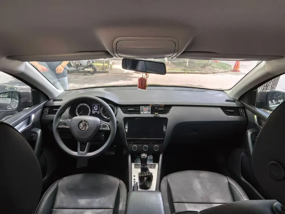 2021 Skoda Octavia 1.5L 113HP L4 6AT,autocango,china used car exporter,china ev exporter,chinese used car exporter,chinese used ev exporter