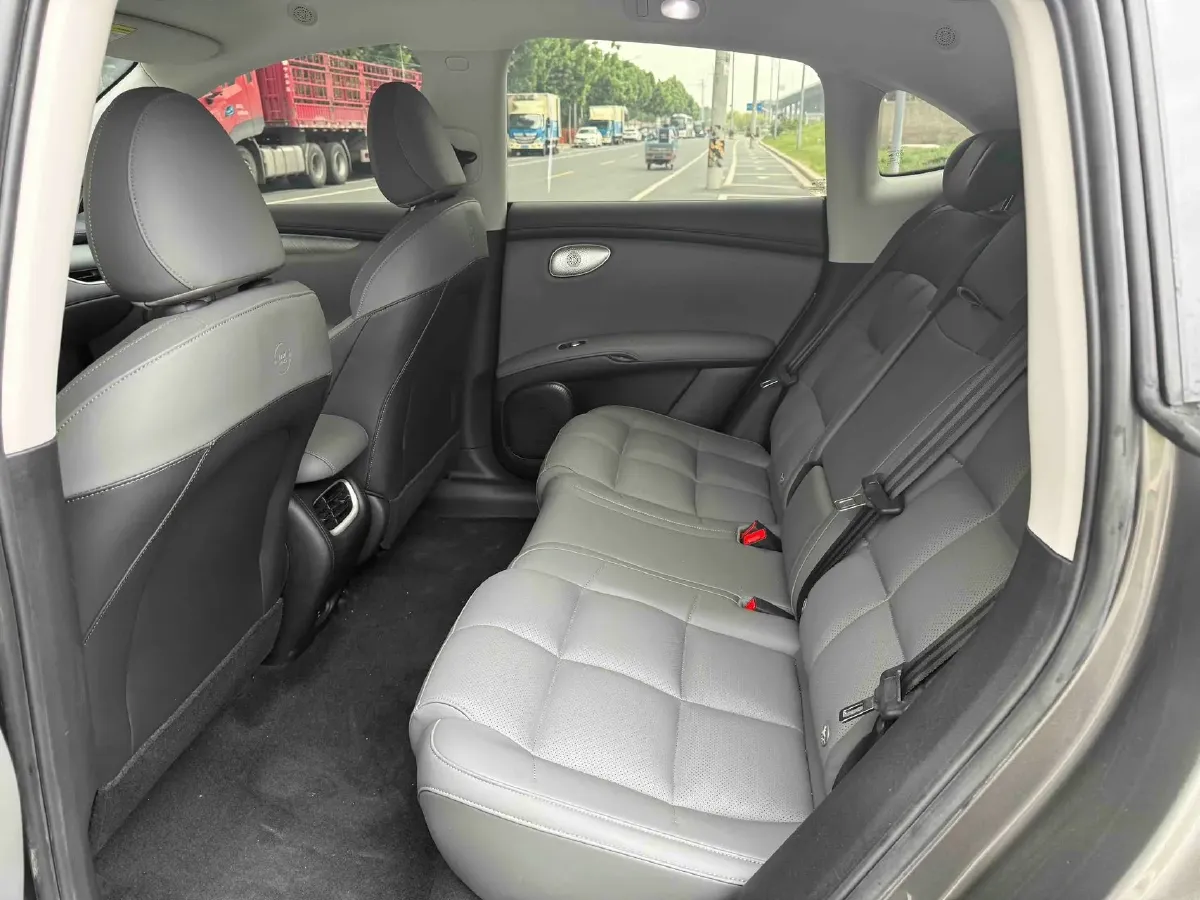 2025 IM LS6 BEV 83KWH,autocango,china used car exporter,china ev exporter,chinese used car exporter,chinese used ev exporter