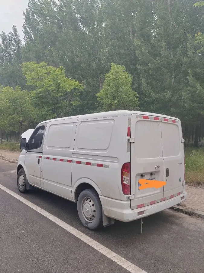 2023 MAXUS XinTu V80 2.0T 127HP L4 6MT,autocango,china used car exporter,china ev exporter,chinese used car exporter,chinese used ev exporter