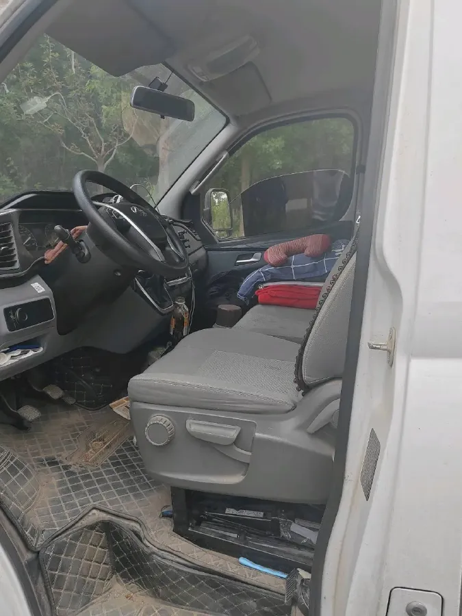 2023 MAXUS XinTu V80 2.0T 127HP L4 6MT,autocango,china used car exporter,china ev exporter,chinese used car exporter,chinese used ev exporter