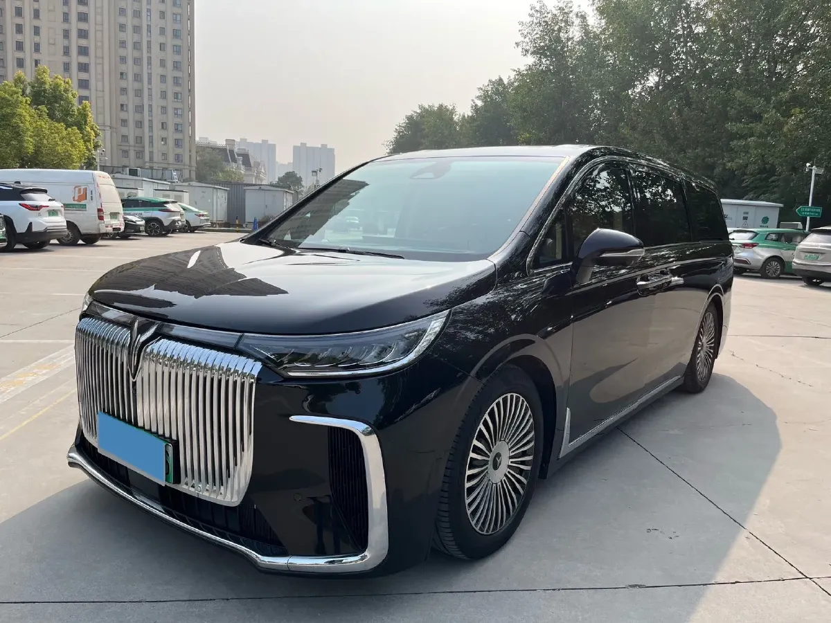 2025 Voyah Dream 1.5T 150HP L4 PHEV 41.7KWH,autocango,china used car exporter,china ev exporter,chinese used car exporter,chinese used ev exporter