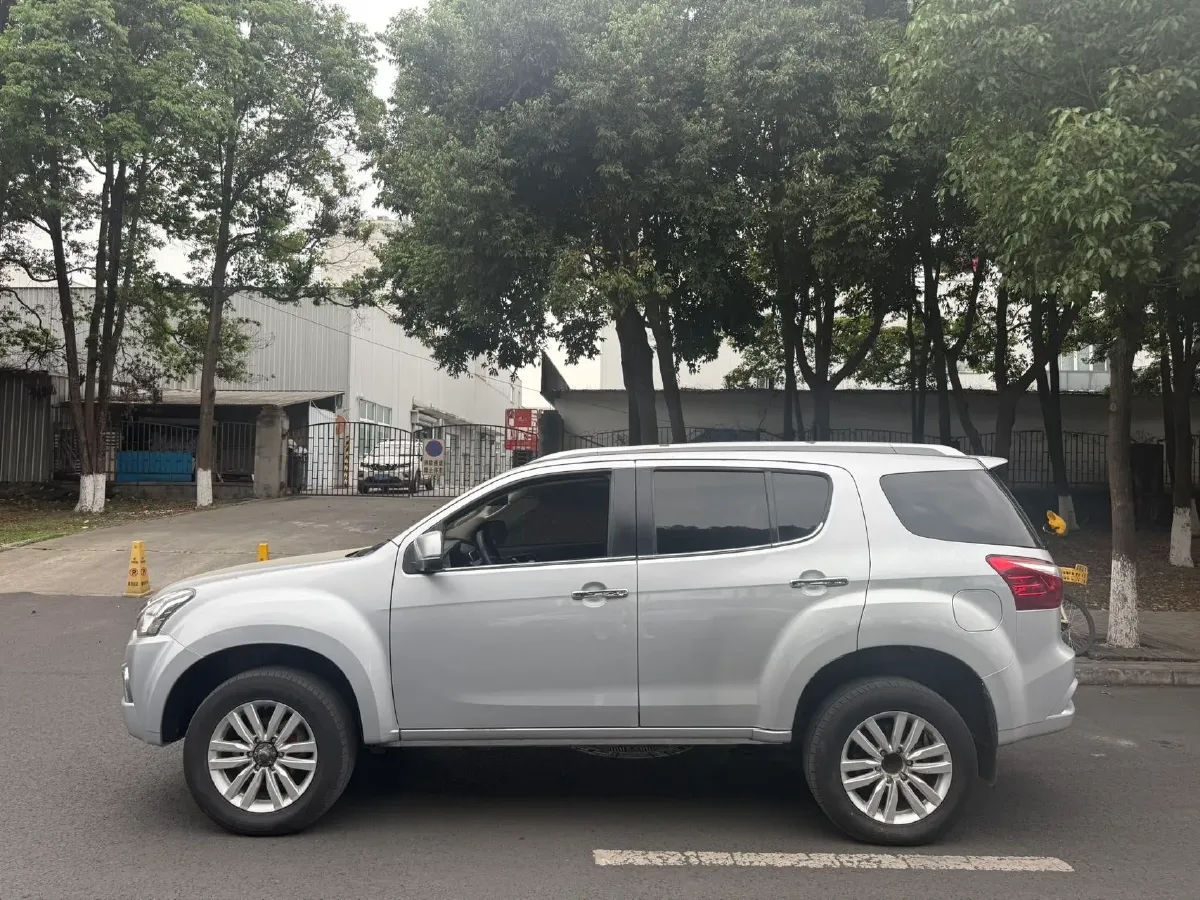 2020 Isuzu Mu-X 1.9T 166HP L4 6AT,autocango,china used car exporter,china ev exporter,chinese used car exporter,chinese used ev exporter
