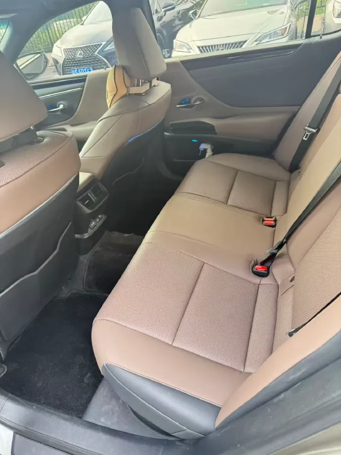 2022 Lexus ES 2.5L 178HP L4 E-CVT Hybrid,autocango,china used car exporter,china ev exporter,chinese used car exporter,chinese used ev exporter