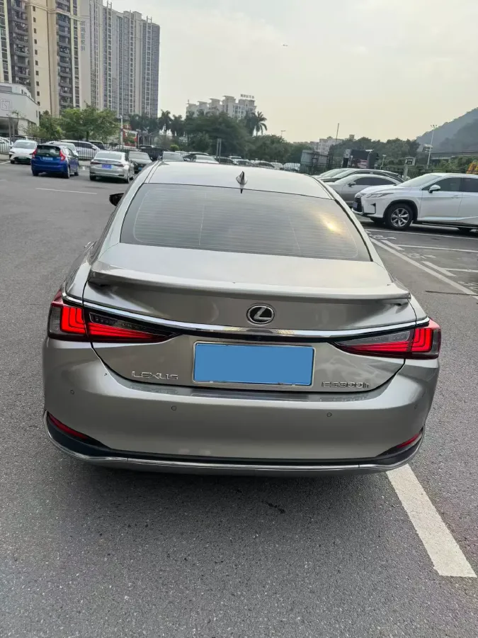 2022 Lexus ES 2.5L 178HP L4 E-CVT Hybrid,autocango,china used car exporter,china ev exporter,chinese used car exporter,chinese used ev exporter