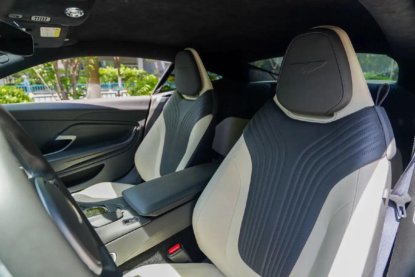 2020 Aston Martin DB11 4.0T 510HP V8 8AT,autocango,china used car exporter,china ev exporter,chinese used car exporter,chinese used ev exporter