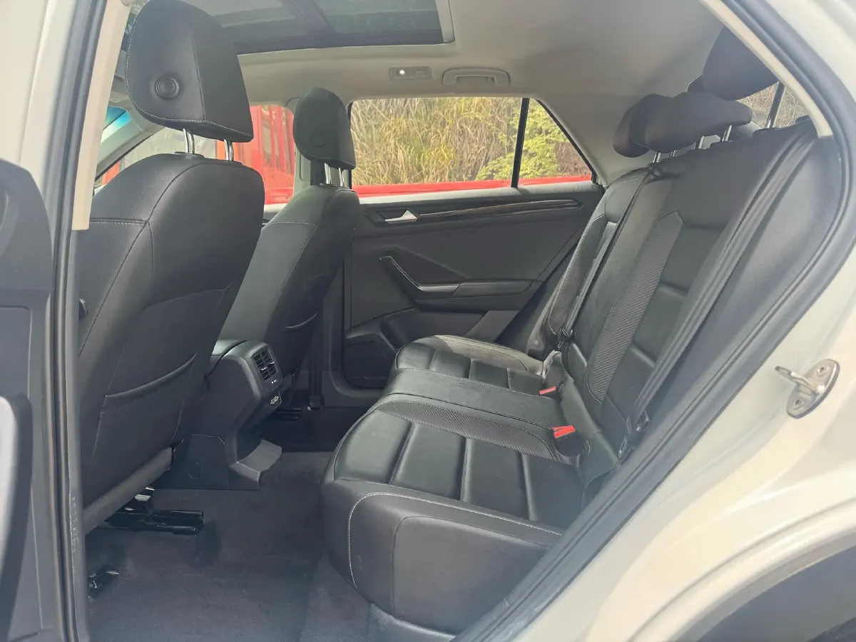 2020 Volkswagen T-Roc 1.4T 150HP L4 7DCT,autocango,china used car exporter,china ev exporter,chinese used car exporter,chinese used ev exporter