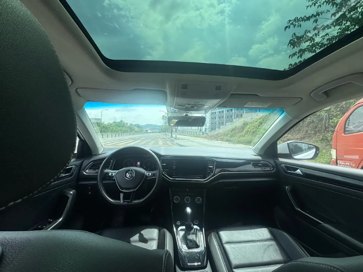 2020 Volkswagen T-Roc 1.4T 150HP L4 7DCT,autocango,china used car exporter,china ev exporter,chinese used car exporter,chinese used ev exporter