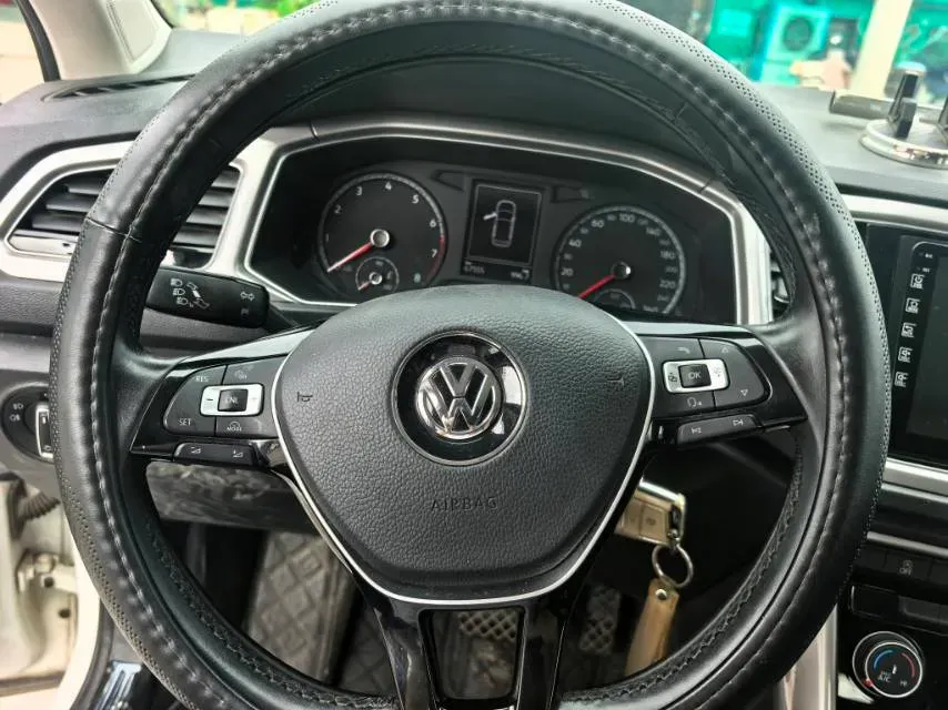 2019 Volkswagen T-Roc 1.4T 131HP L4 7DCT,autocango,china used car exporter,china ev exporter,chinese used car exporter,chinese used ev exporter