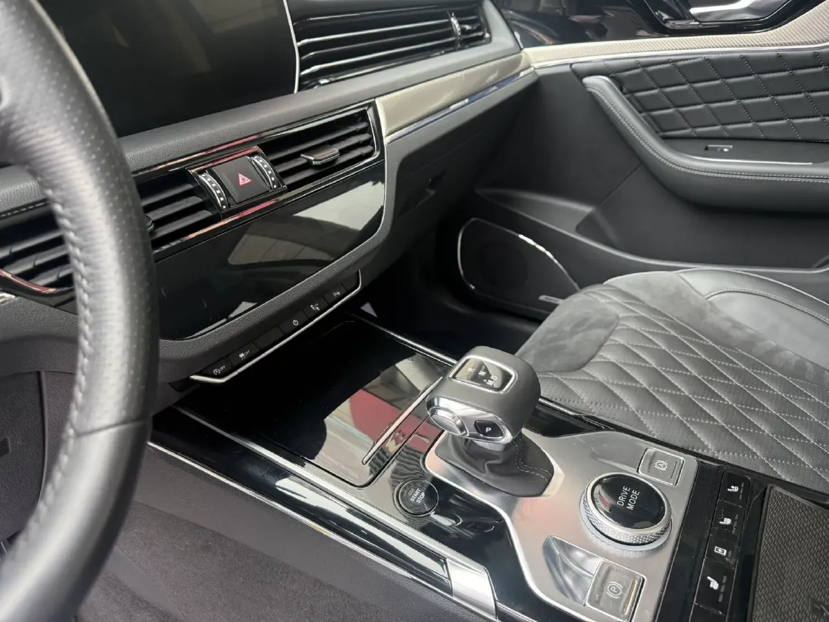2019 HongQi HS5 2.0T 224HP L4 6AT,autocango,china used car exporter,china ev exporter,chinese used car exporter,chinese used ev exporter