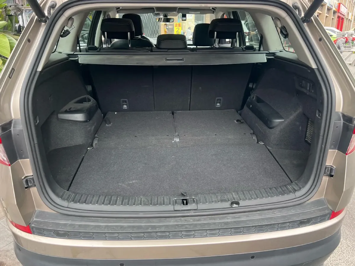 2018 Skoda Kodiak 2.0T 186HP L4 7DCT,autocango,china used car exporter,china ev exporter,chinese used car exporter,chinese used ev exporter