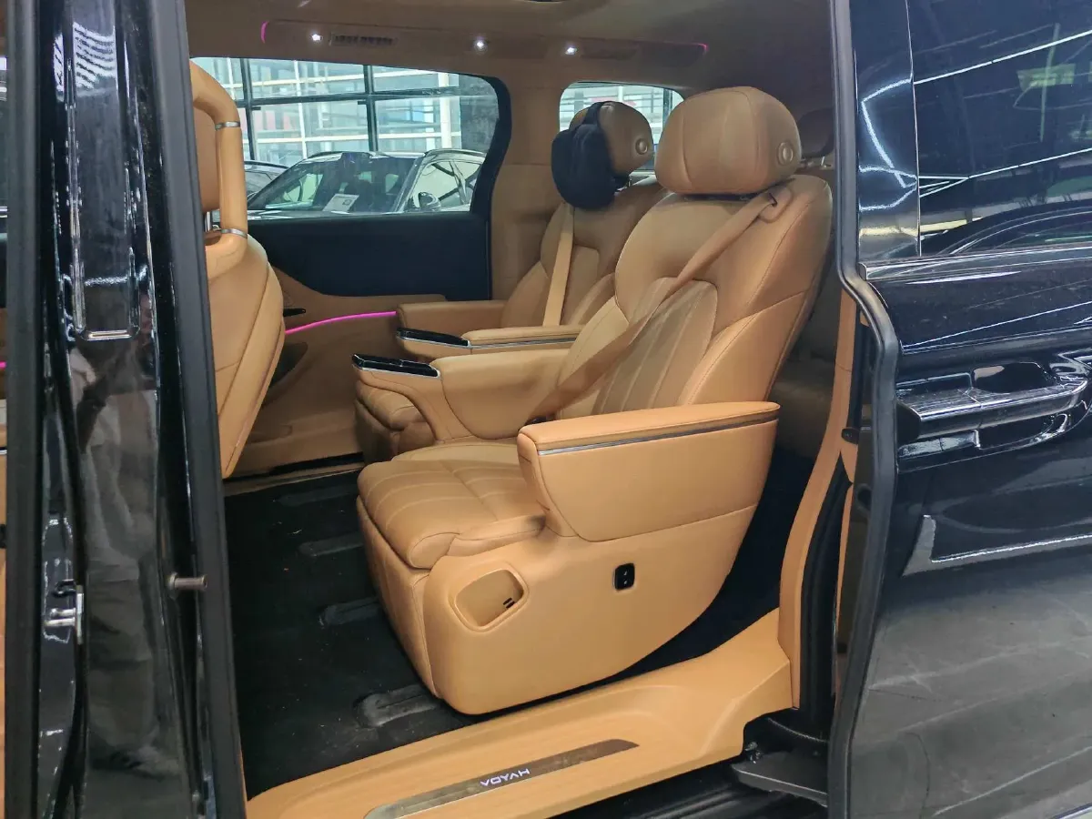 2025 Voyah Dream 1.5T 150HP L4 PHEV 41.7KWH,autocango,china used car exporter,china ev exporter,chinese used car exporter,chinese used ev exporter