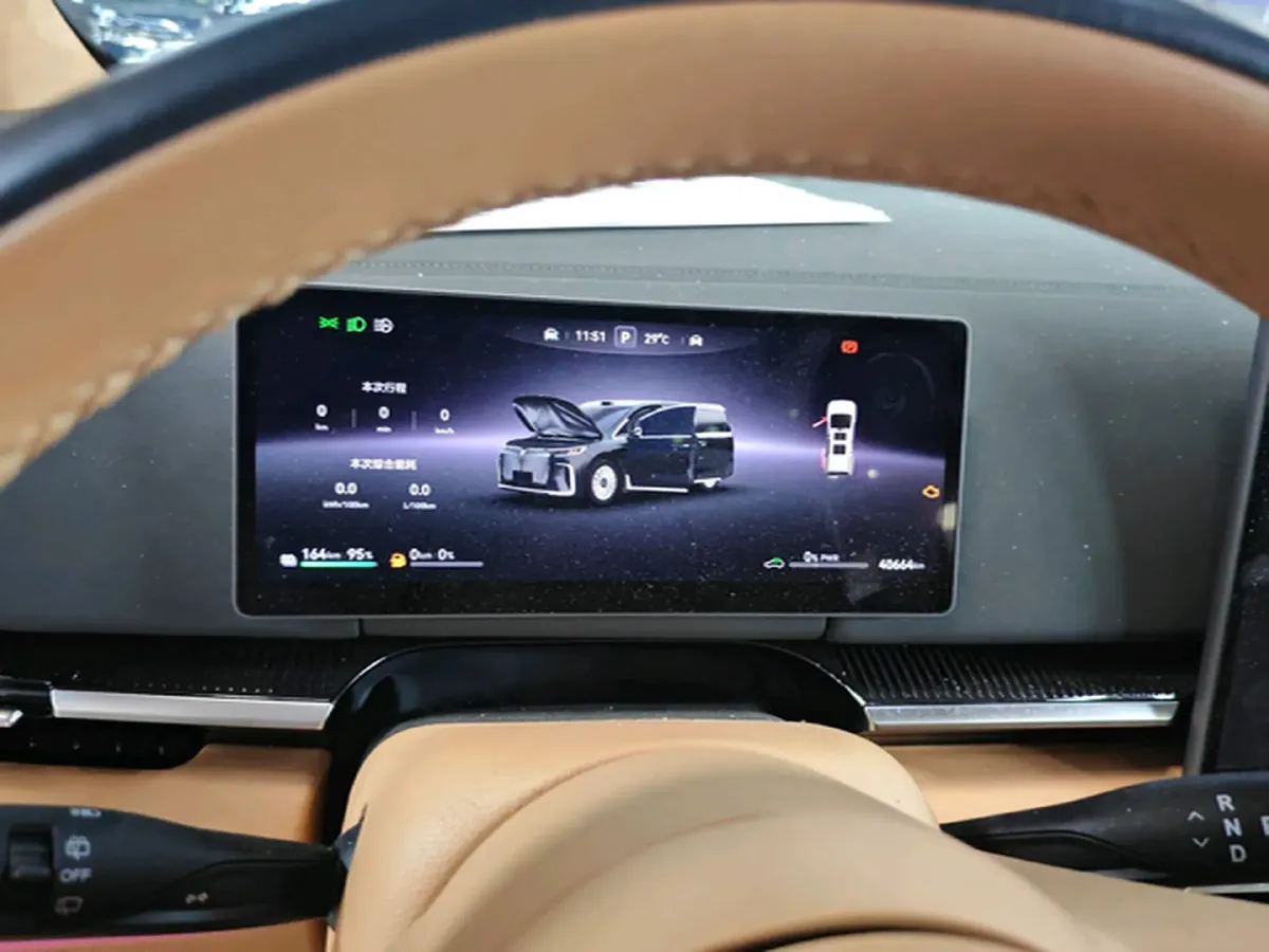2025 Voyah Dream 1.5T 150HP L4 PHEV 41.7KWH,autocango,china used car exporter,china ev exporter,chinese used car exporter,chinese used ev exporter