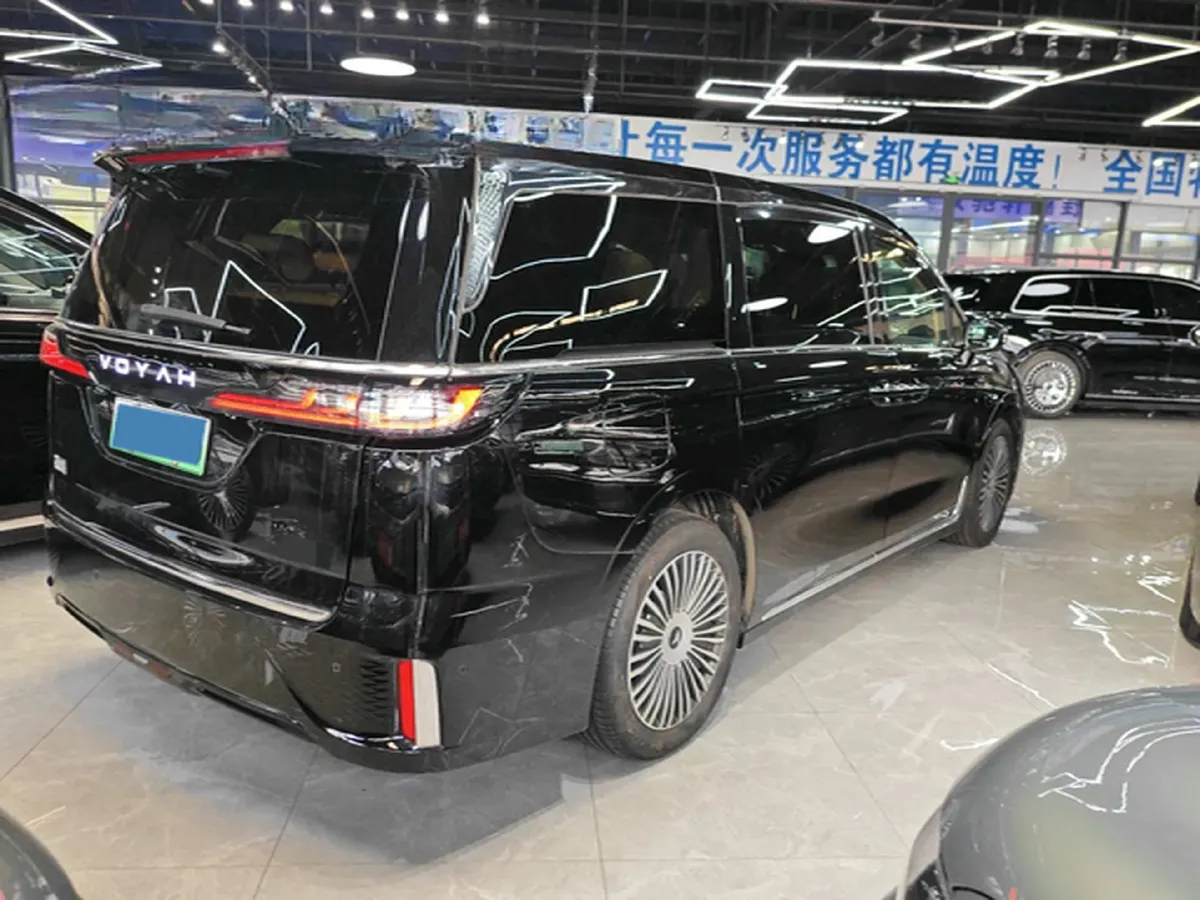 2025 Voyah Dream 1.5T 150HP L4 PHEV 41.7KWH,autocango,china used car exporter,china ev exporter,chinese used car exporter,chinese used ev exporter