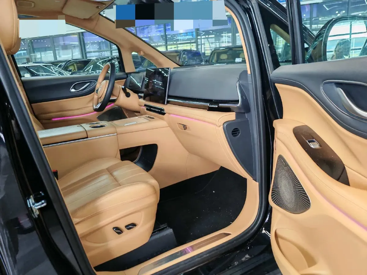 2025 Voyah Dream 1.5T 150HP L4 PHEV 41.7KWH,autocango,china used car exporter,china ev exporter,chinese used car exporter,chinese used ev exporter