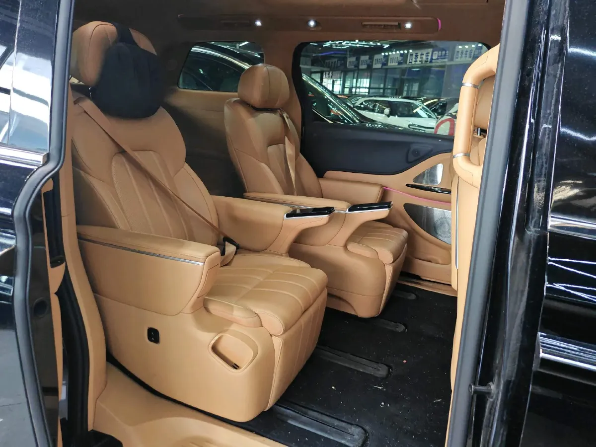 2025 Voyah Dream 1.5T 150HP L4 PHEV 41.7KWH,autocango,china used car exporter,china ev exporter,chinese used car exporter,chinese used ev exporter