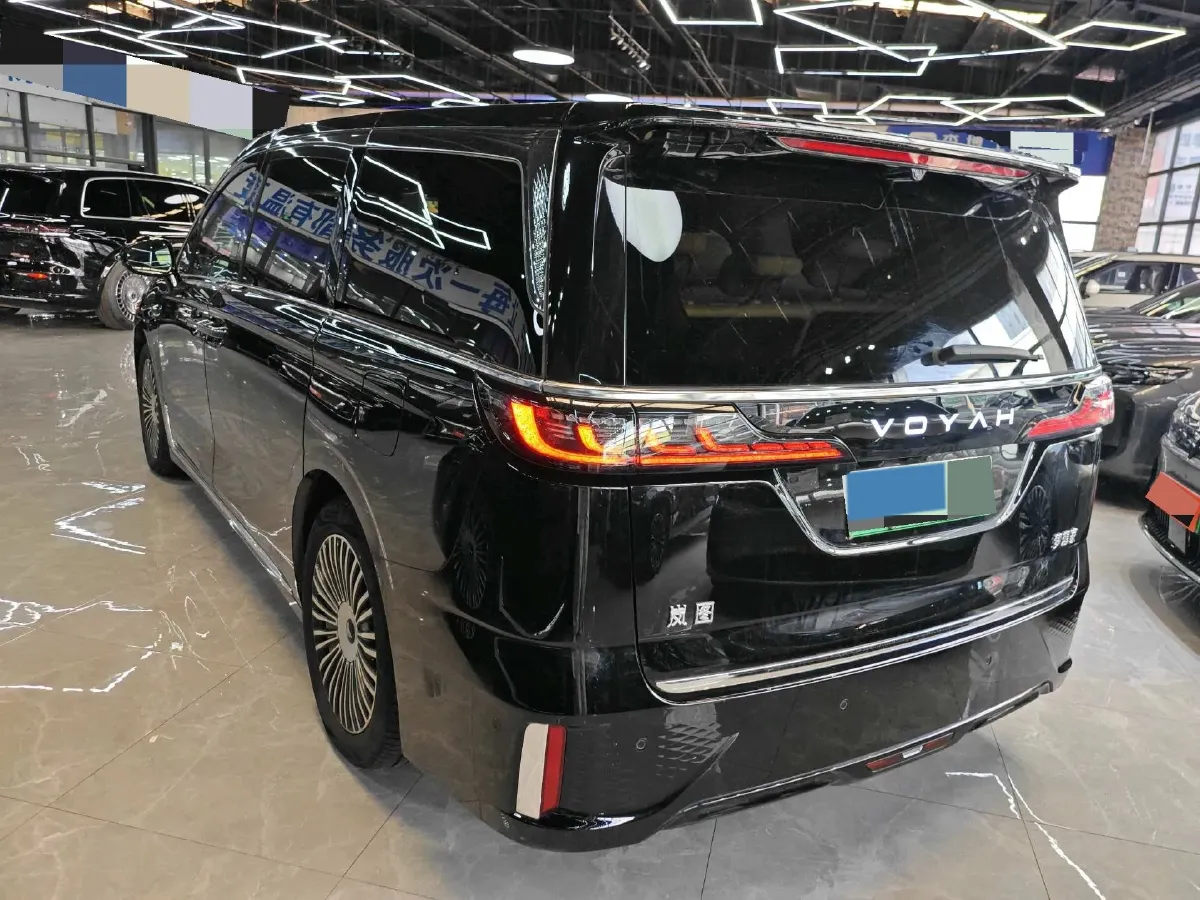 2025 Voyah Dream 1.5T 150HP L4 PHEV 41.7KWH,autocango,china used car exporter,china ev exporter,chinese used car exporter,chinese used ev exporter