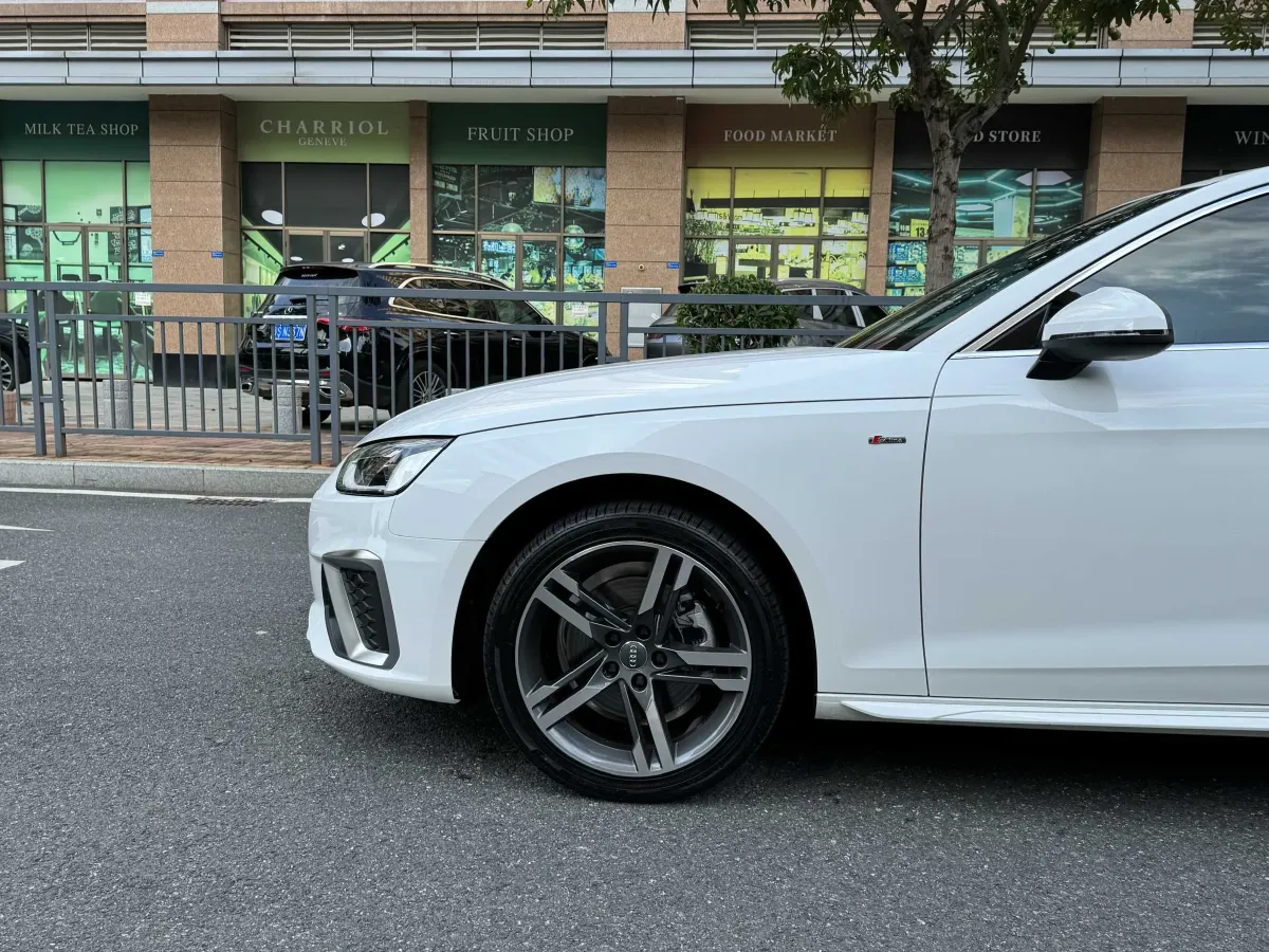 2020 Audi A4L 2.0T 190HP L4 7DCT,autocango,china used car exporter,china ev exporter,chinese used car exporter,chinese used ev exporter