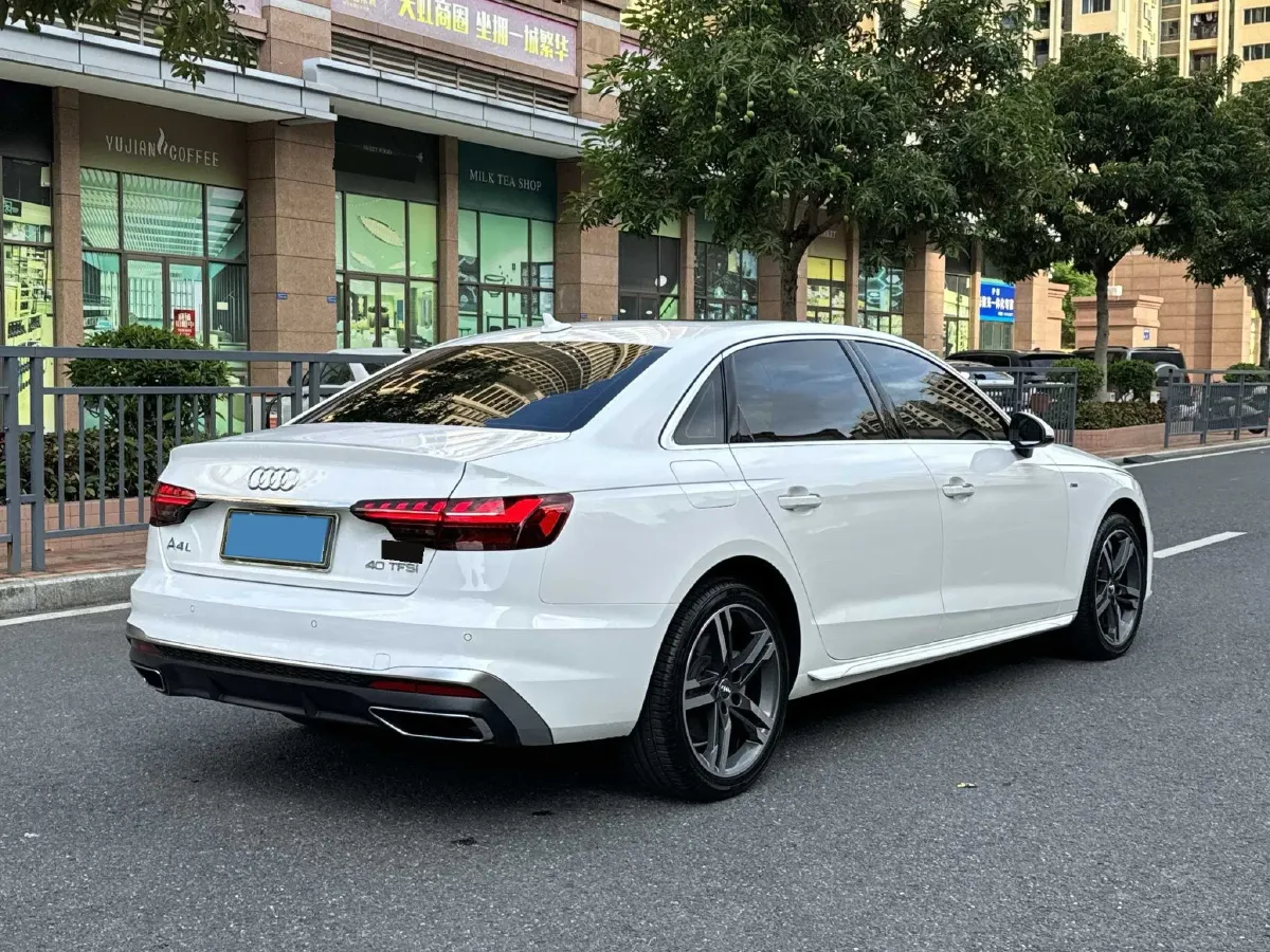 2020 Audi A4L 2.0T 190HP L4 7DCT,autocango,china used car exporter,china ev exporter,chinese used car exporter,chinese used ev exporter