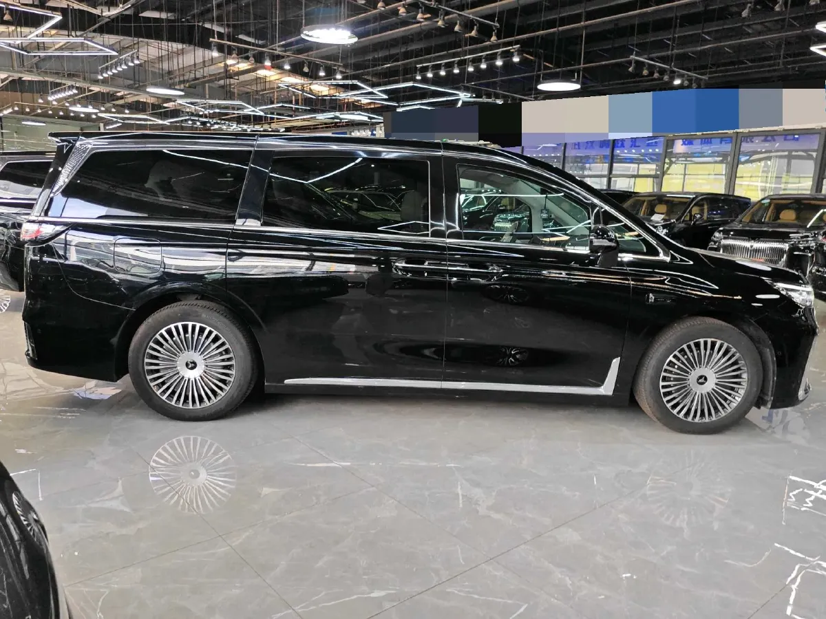 2025 Voyah Dream 1.5T 150HP L4 PHEV 41.7KWH,autocango,china used car exporter,china ev exporter,chinese used car exporter,chinese used ev exporter