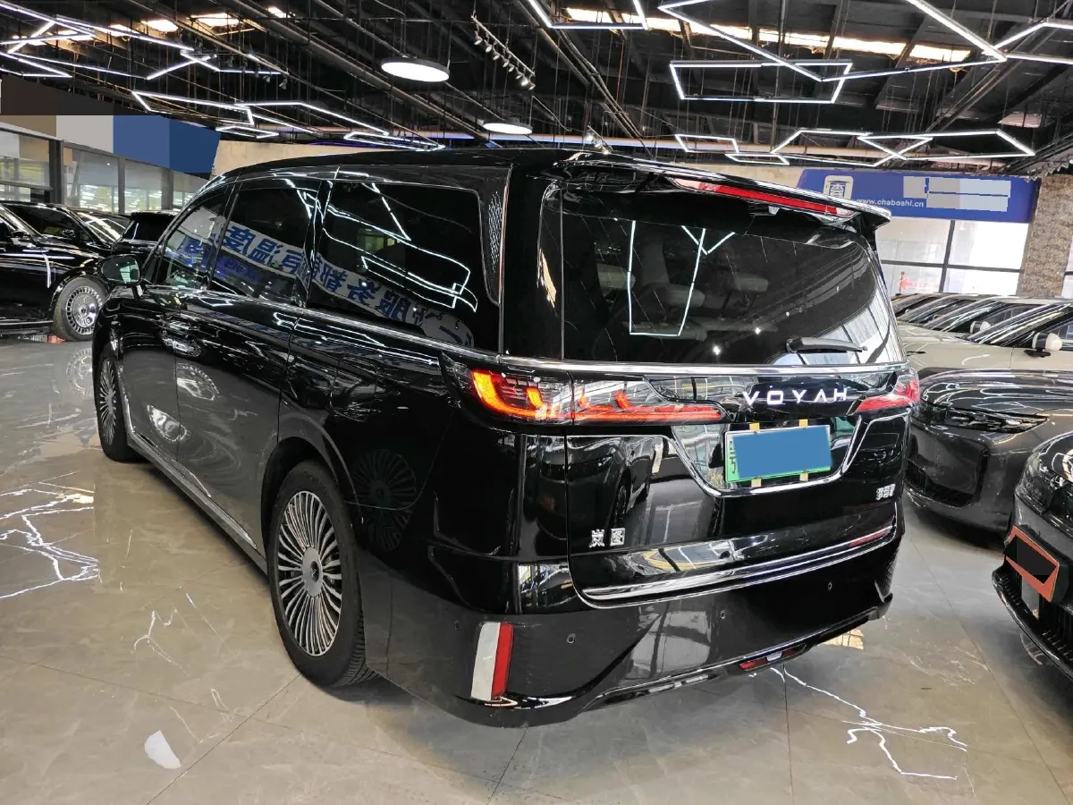 2025 Voyah Dream 1.5T 150HP L4 PHEV 41.7KWH,autocango,china used car exporter,china ev exporter,chinese used car exporter,chinese used ev exporter