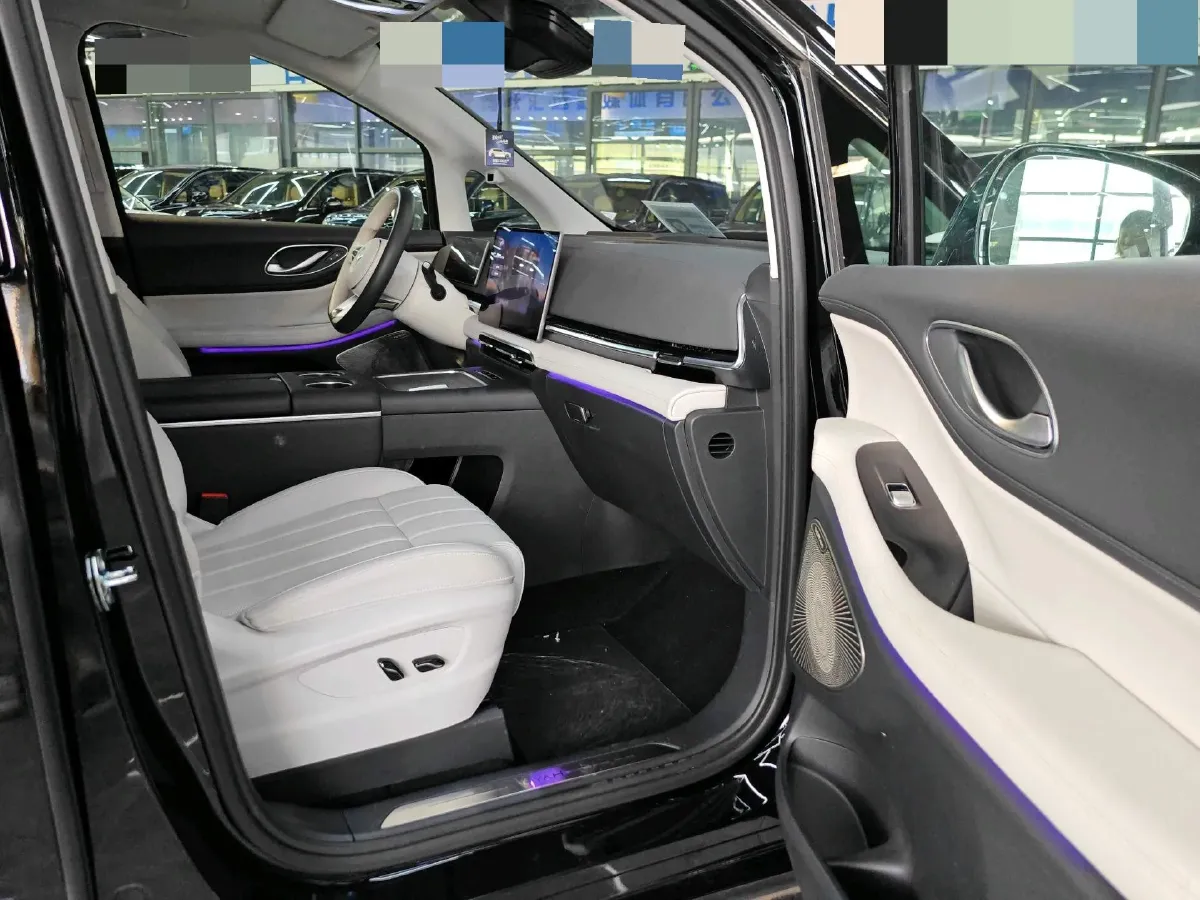 2025 Voyah Dream 1.5T 150HP L4 PHEV 41.7KWH,autocango,china used car exporter,china ev exporter,chinese used car exporter,chinese used ev exporter