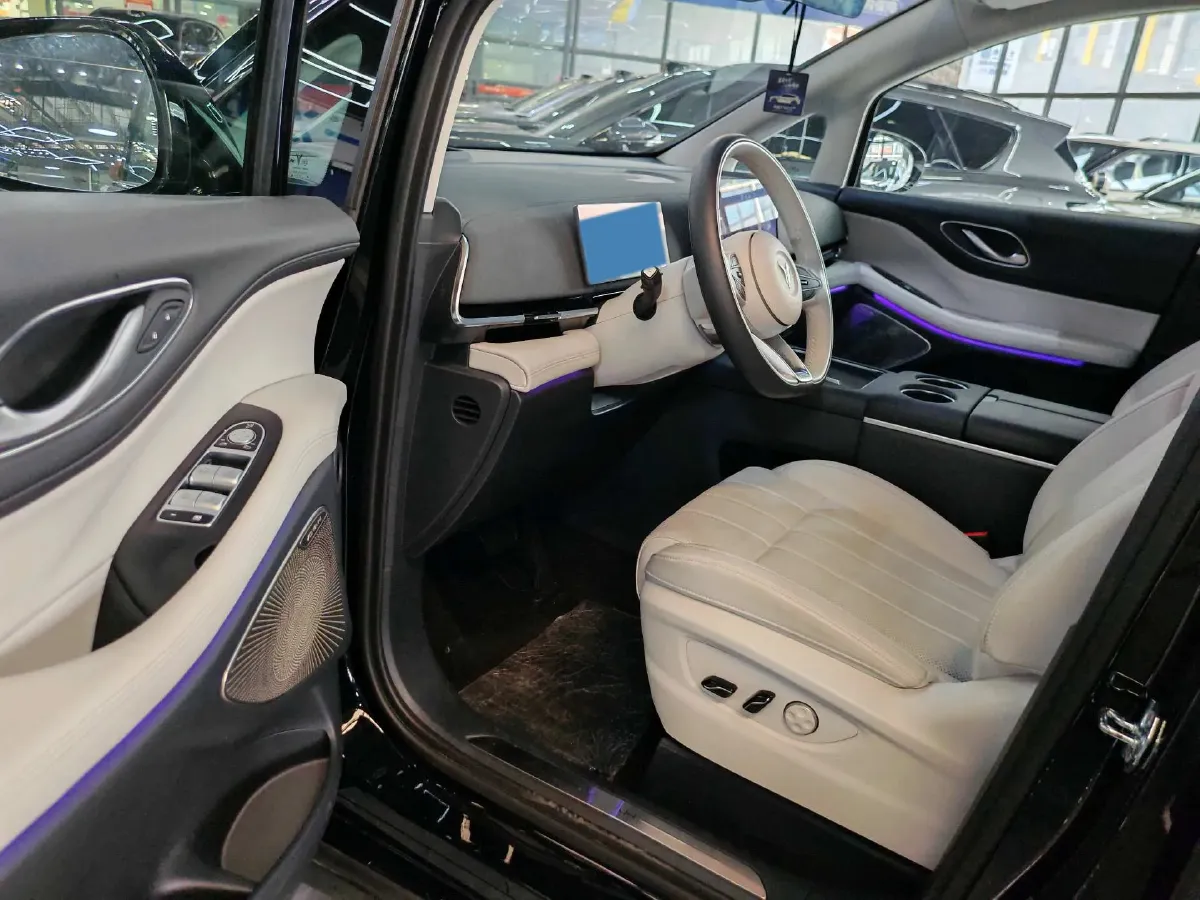 2025 Voyah Dream 1.5T 150HP L4 PHEV 41.7KWH,autocango,china used car exporter,china ev exporter,chinese used car exporter,chinese used ev exporter