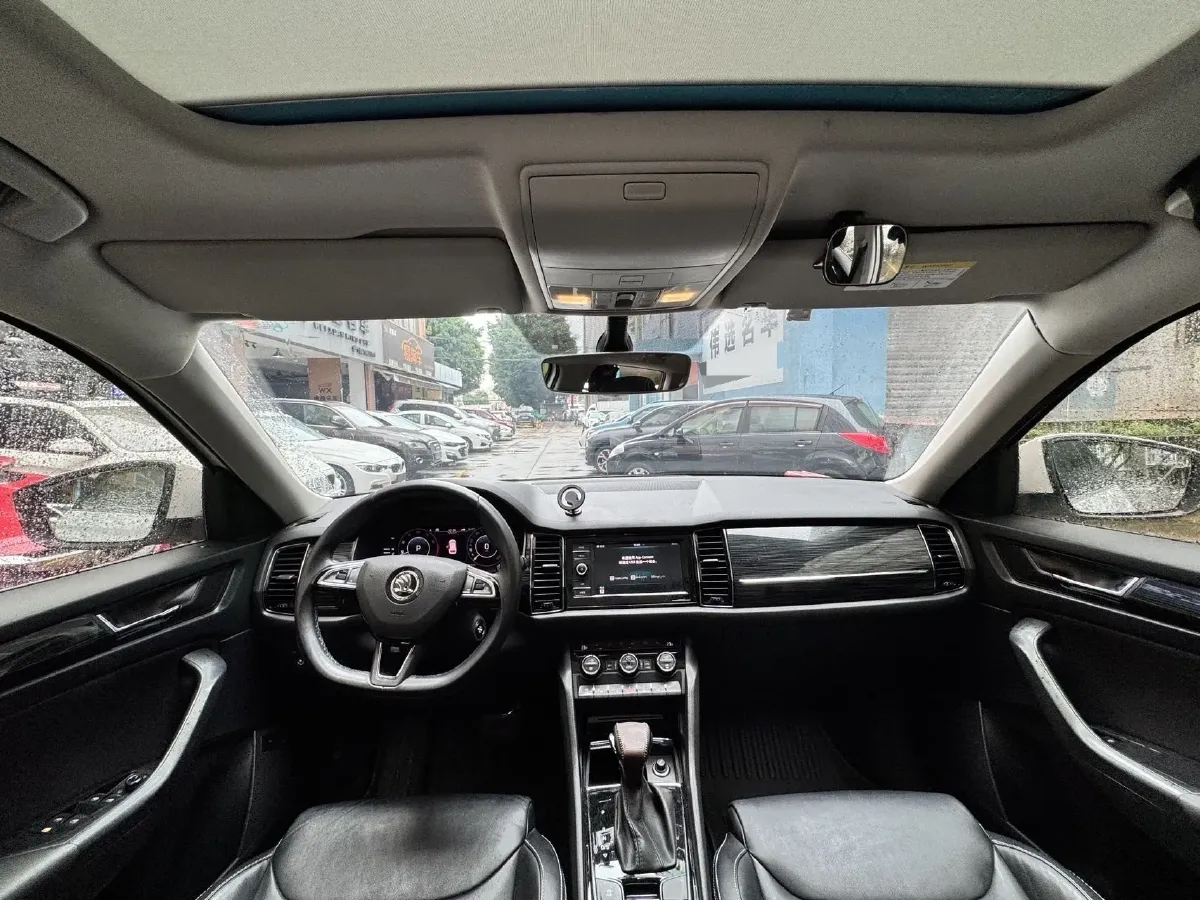 2019 Skoda Superb 2.0T 220HP L4 7DCT,autocango,china used car exporter,china ev exporter,chinese used car exporter,chinese used ev exporter