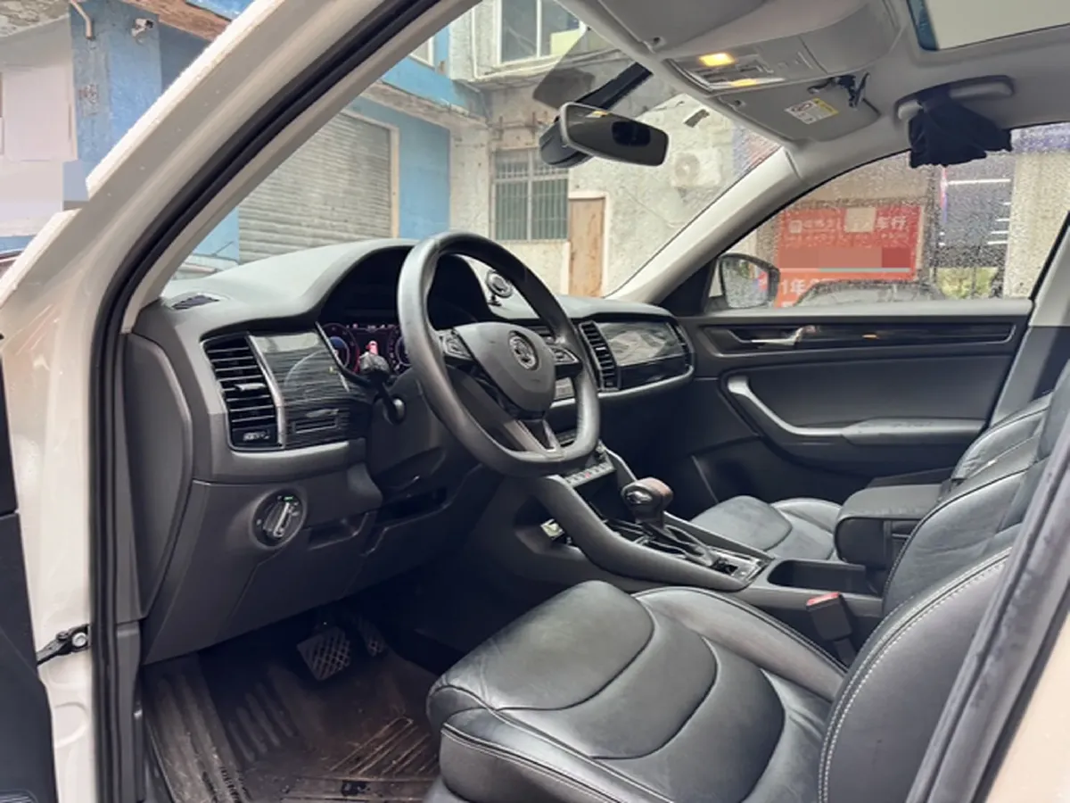 2019 Skoda Superb 2.0T 220HP L4 7DCT,autocango,china used car exporter,china ev exporter,chinese used car exporter,chinese used ev exporter