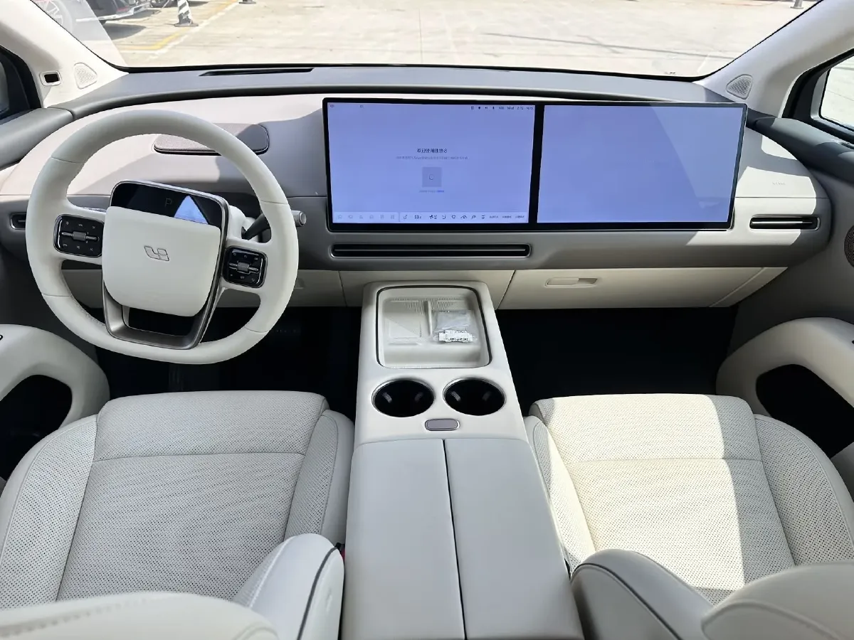 2025 Li i8 BEV,autocango,china used car exporter,china ev exporter,chinese used car exporter,chinese used ev exporter