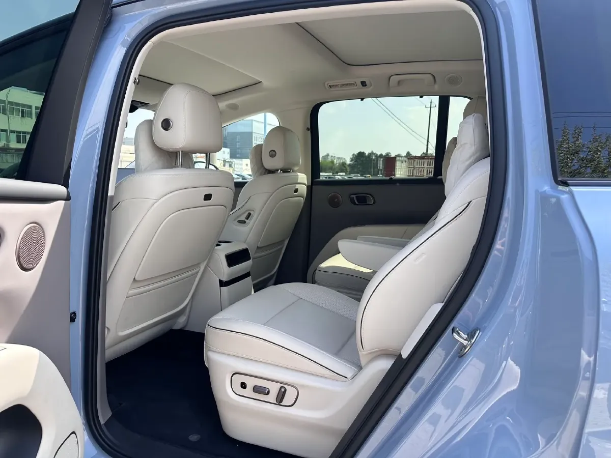 2025 Li i8 BEV,autocango,china used car exporter,china ev exporter,chinese used car exporter,chinese used ev exporter