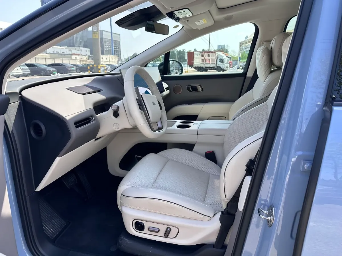 2025 Li i8 BEV,autocango,china used car exporter,china ev exporter,chinese used car exporter,chinese used ev exporter