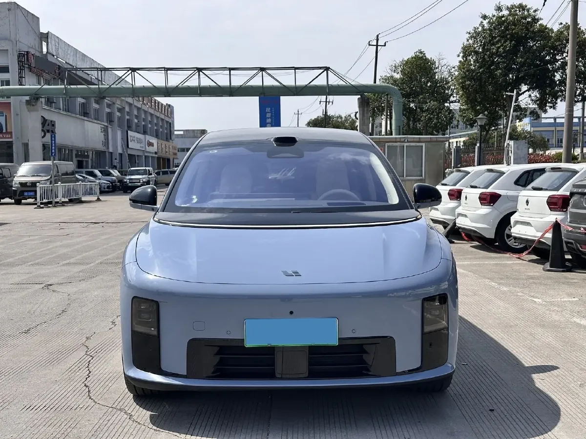 2025 Li i8 BEV,autocango,china used car exporter,china ev exporter,chinese used car exporter,chinese used ev exporter