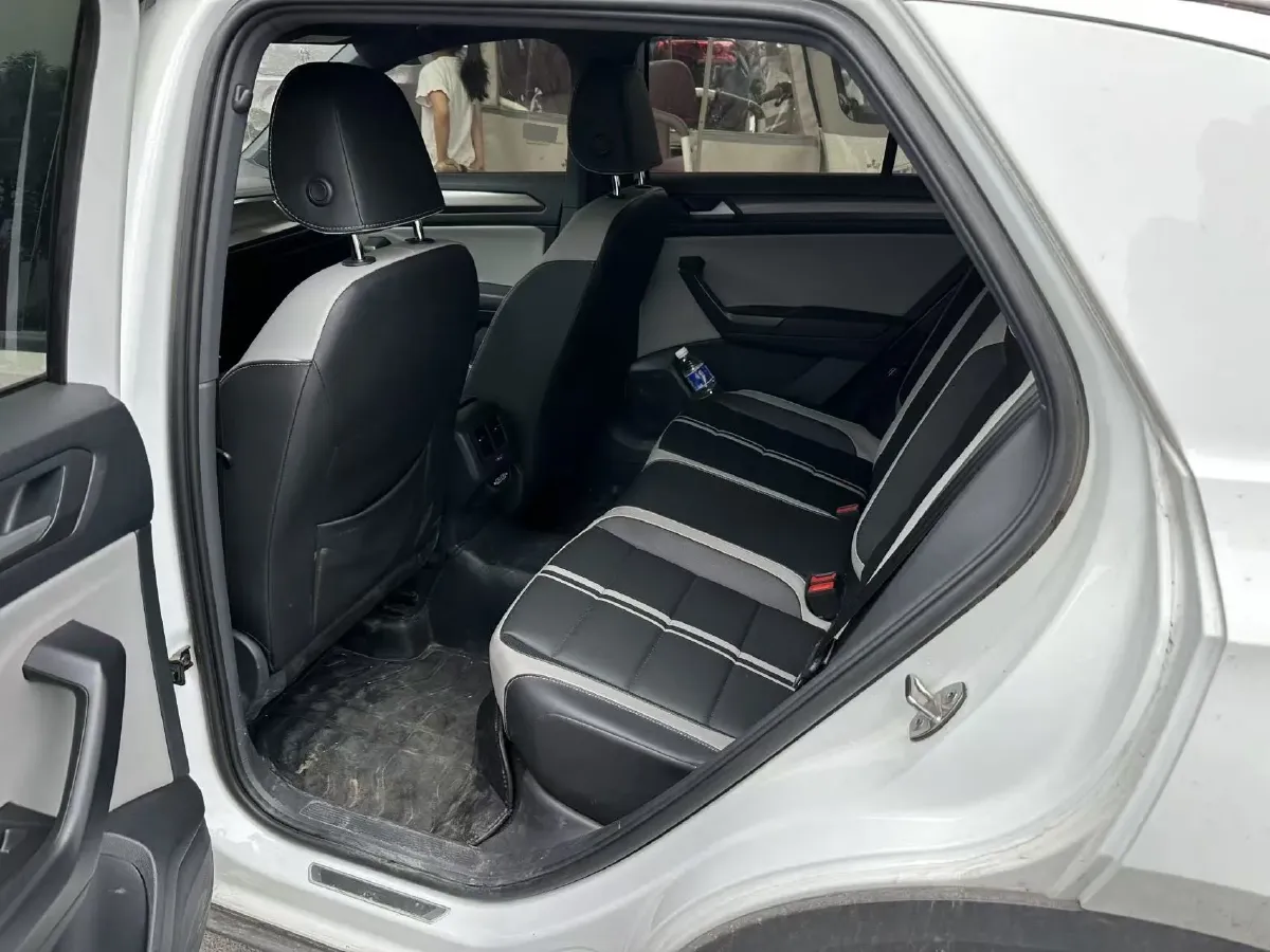 2023 Volkswagen T-Roc 1.5T 160HP L4 7DCT,autocango,china used car exporter,china ev exporter,chinese used car exporter,chinese used ev exporter