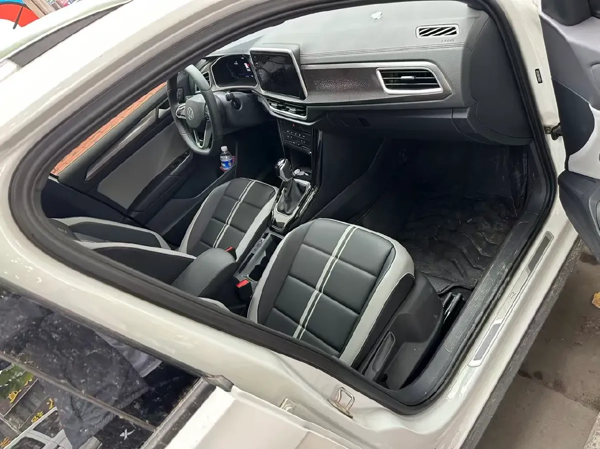 2023 Volkswagen T-Roc 1.5T 160HP L4 7DCT,autocango,china used car exporter,china ev exporter,chinese used car exporter,chinese used ev exporter
