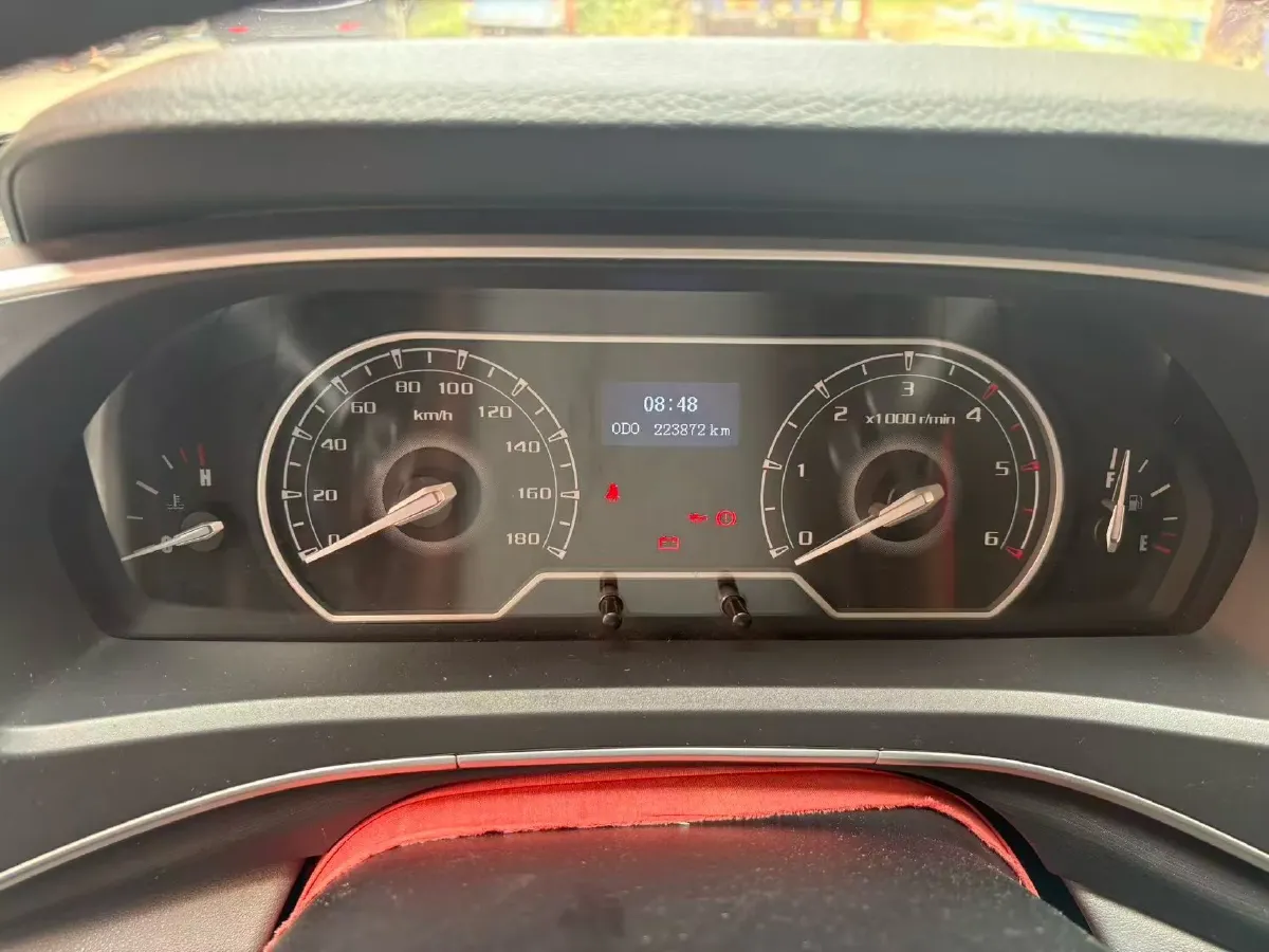 2021 MAXUS XinTu V80 2.0T 139HP L4 6MT,autocango,china used car exporter,china ev exporter,chinese used car exporter,chinese used ev exporter