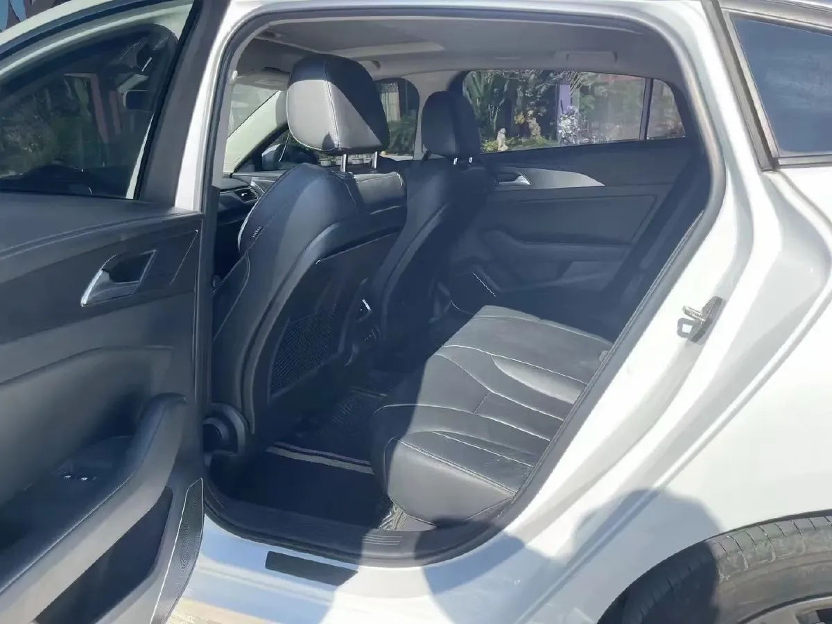 2020 HongQi H5 1.5T 169HP L4 7DCT,autocango,china used car exporter,china ev exporter,chinese used car exporter,chinese used ev exporter