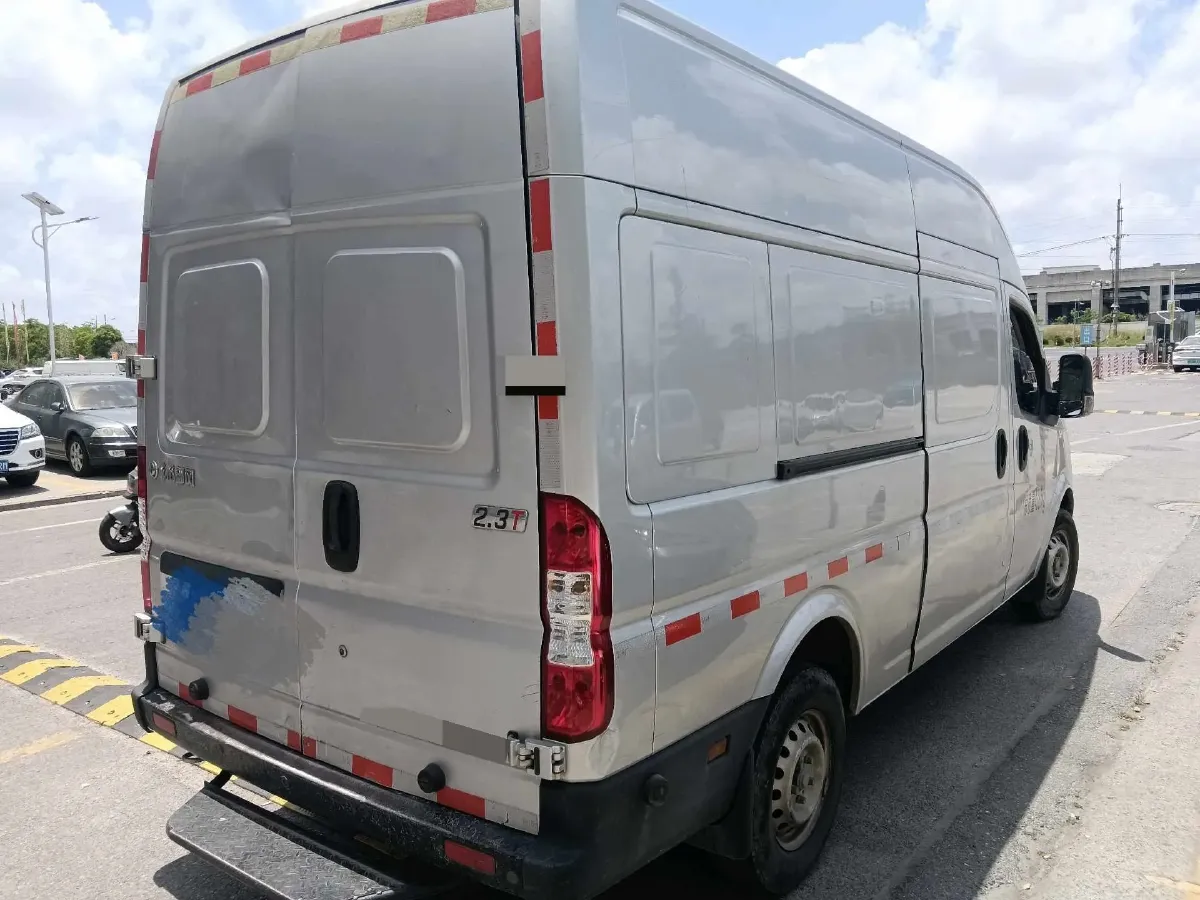 2023 MAXUS XinTu V80 2.0T 139HP L4 6MT,autocango,china used car exporter,china ev exporter,chinese used car exporter,chinese used ev exporter