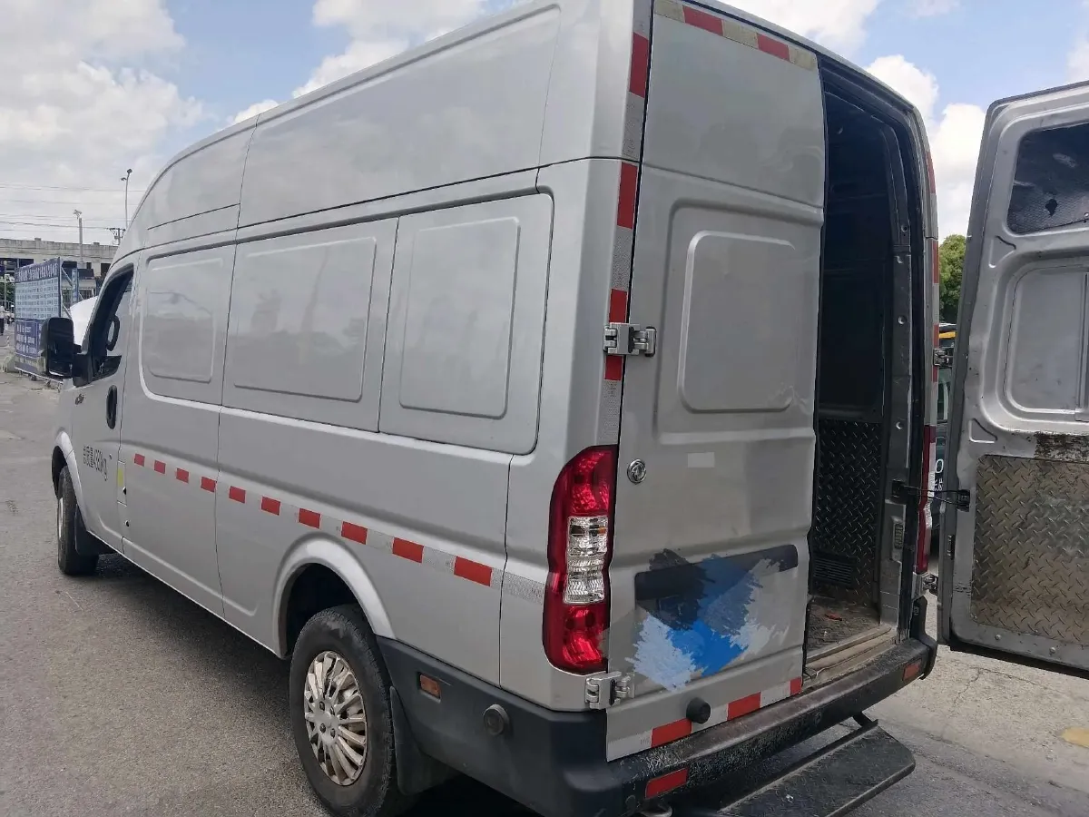 2023 MAXUS XinTu V80 2.0T 139HP L4 6MT,autocango,china used car exporter,china ev exporter,chinese used car exporter,chinese used ev exporter
