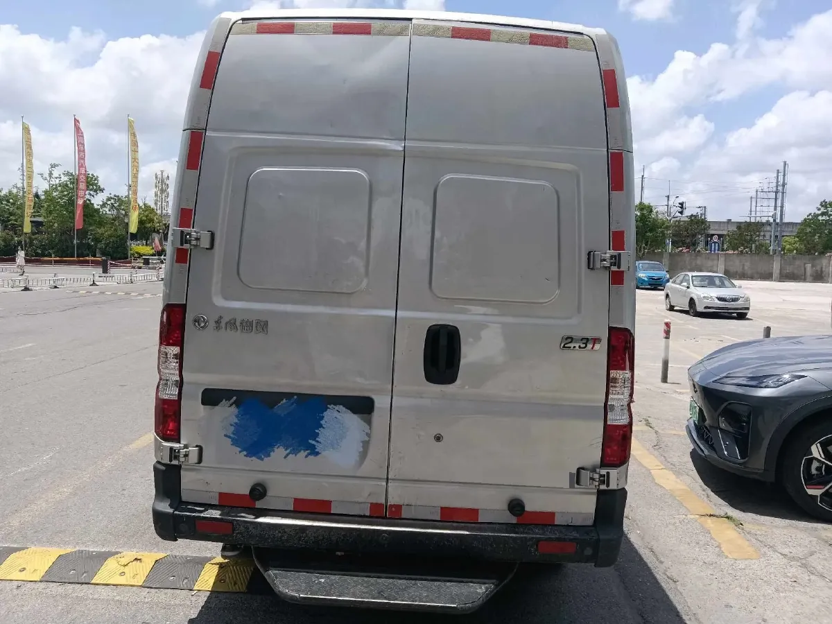 2023 MAXUS XinTu V80 2.0T 139HP L4 6MT,autocango,china used car exporter,china ev exporter,chinese used car exporter,chinese used ev exporter