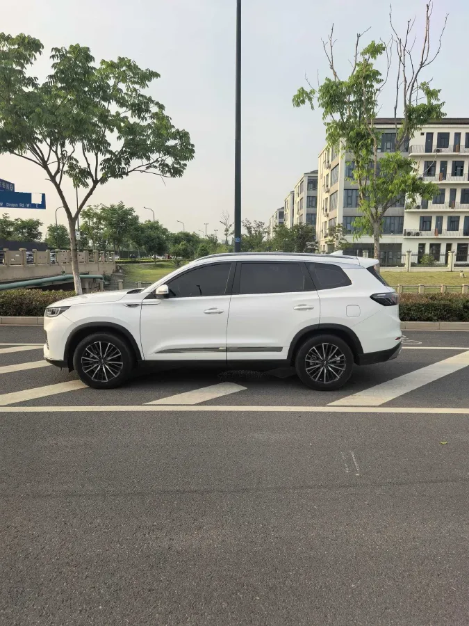 2022 Chery Tiggo 8 Plus 1.6T 197HP L4 7DCT,autocango,china used car exporter,china ev exporter,chinese used car exporter,chinese used ev exporter