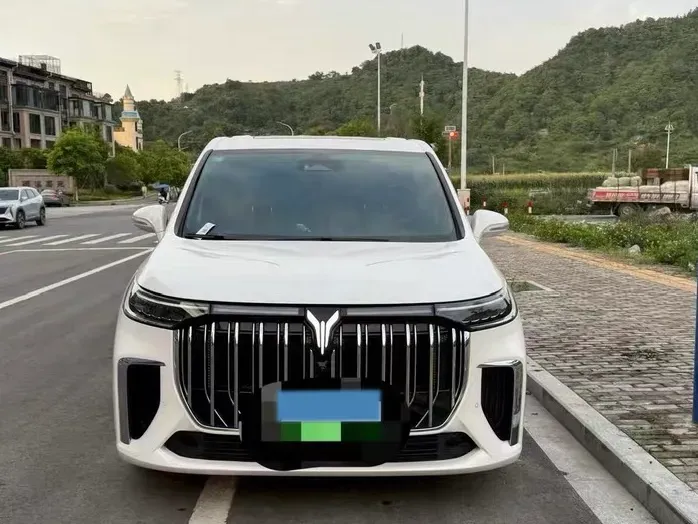 2022 Voyah Dream 1.5T 136HP L4 PHEV 25.57KWH,autocango,china used car exporter,china ev exporter,chinese used car exporter,chinese used ev exporter