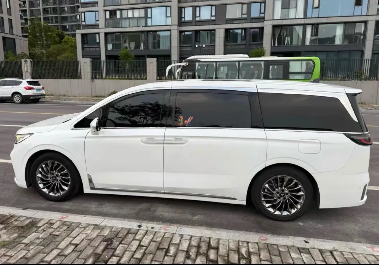 2022 Voyah Dream 1.5T 136HP L4 PHEV 25.57KWH,autocango,china used car exporter,china ev exporter,chinese used car exporter,chinese used ev exporter