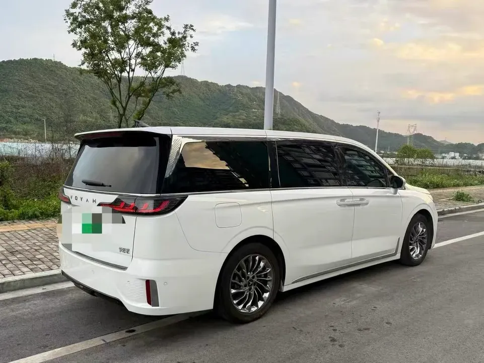 2022 Voyah Dream 1.5T 136HP L4 PHEV 25.57KWH,autocango,china used car exporter,china ev exporter,chinese used car exporter,chinese used ev exporter