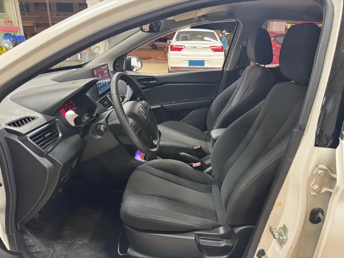 2016 BaoJun 310 1.2L 82HP L4 5MT,autocango,china used car exporter,china ev exporter,chinese used car exporter,chinese used ev exporter